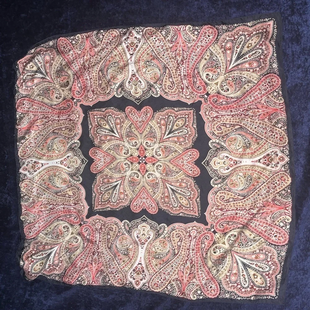 Scarf - Picture 1 of 5